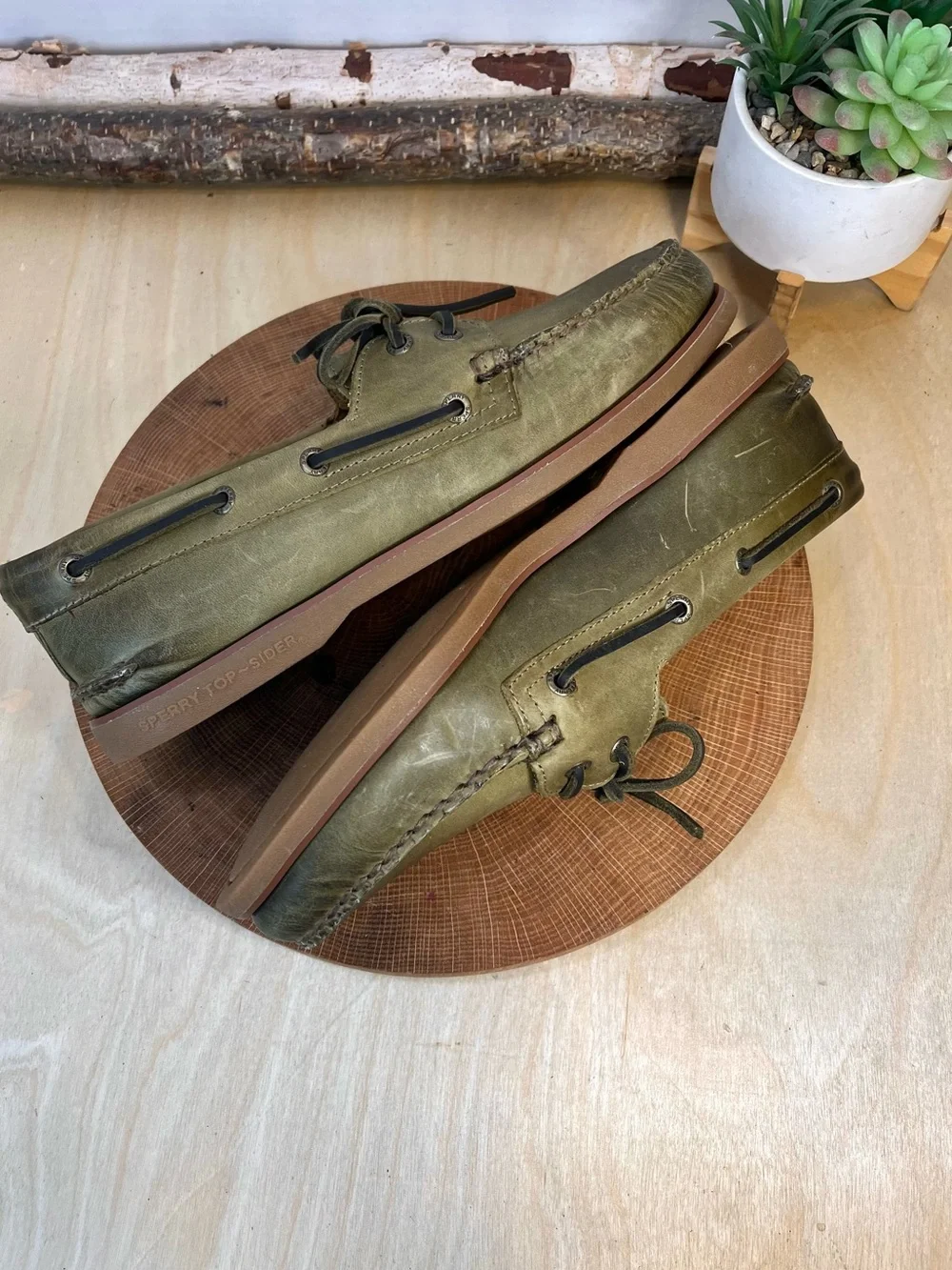 NWOT Sperry Gold Cup Burnished Olive Green Leather Boat Shoes Size 10